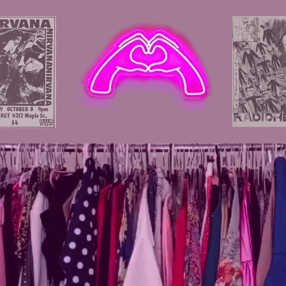 LED  Heart Hands Neon Wall Sign - Picture 2 of 5